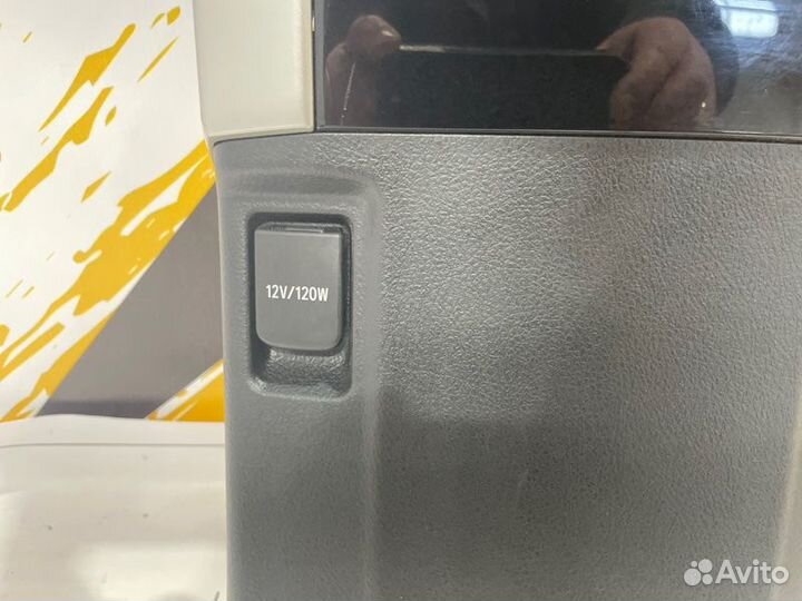 Накладка центральной консоли задняя Toyota Land