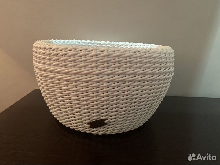 Кашпо из искусственного ротанга на заказ