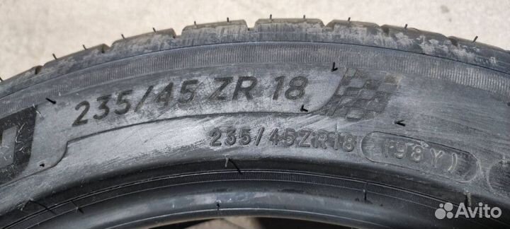 Michelin Pilot Sport 4 235/45 R18 98Y