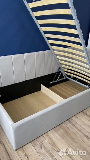 Кровать с мягкой спинкой детская