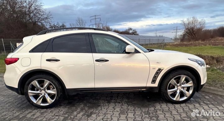 Infiniti QX70 5.0 AT, 2014, 151 895 км
