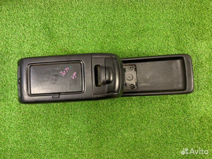 Подлокотник Toyota Harrier ACU10W 2AZ-FE 2001