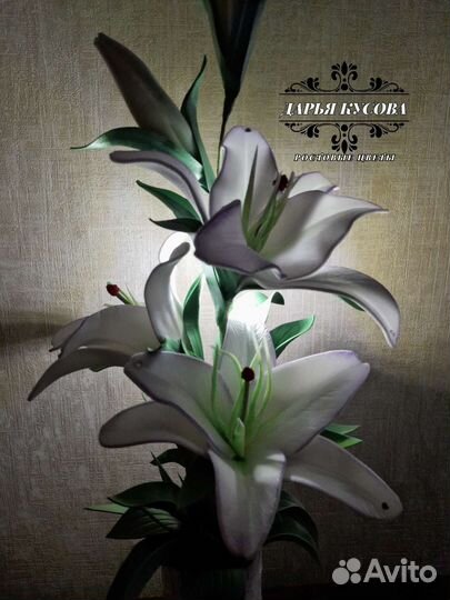 Лилия в вазе с подсветкой