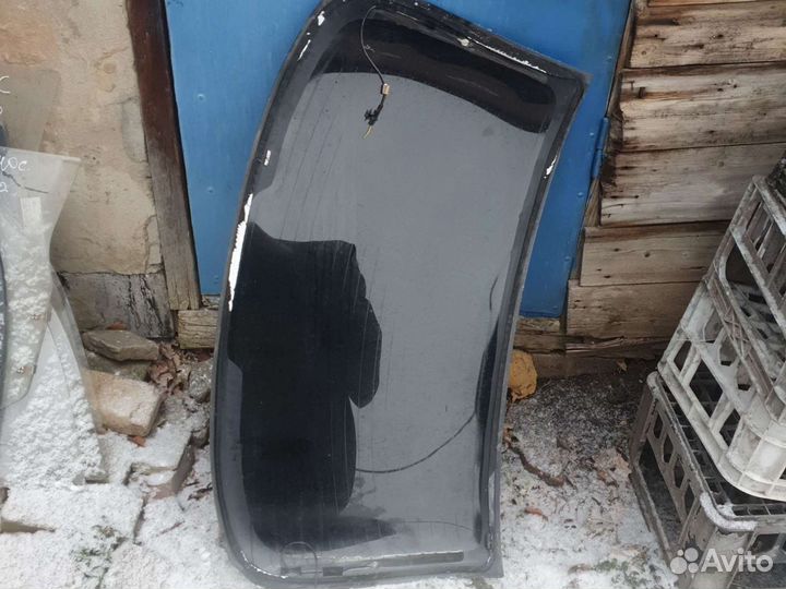 Заднее стекло Peugeot 206