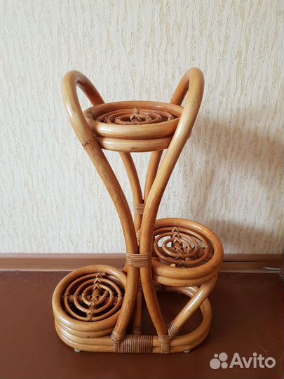 Подставка из ротанга