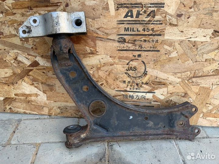 Рычаг подвески передний правый Volkswagen Jetta 5