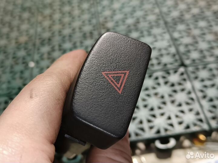 Kнопкa аваpийки Кia Маgеntis I