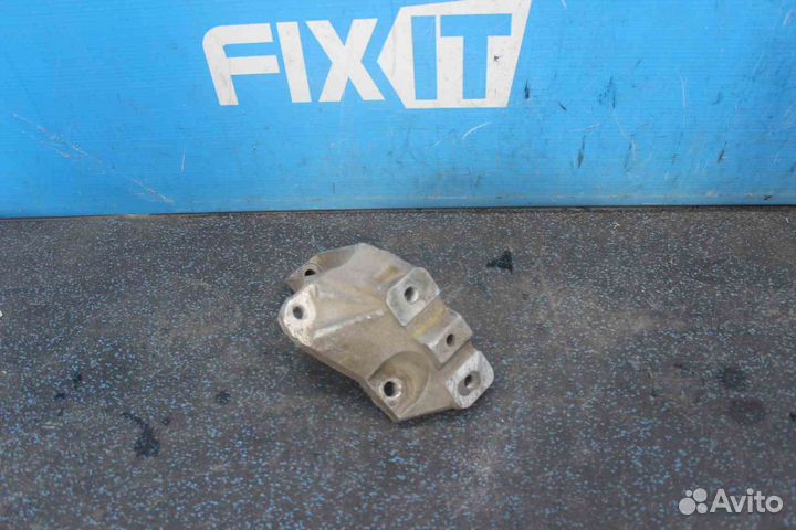 Кронштейн опоры двигателя Volkswagen Golf (Фольксв