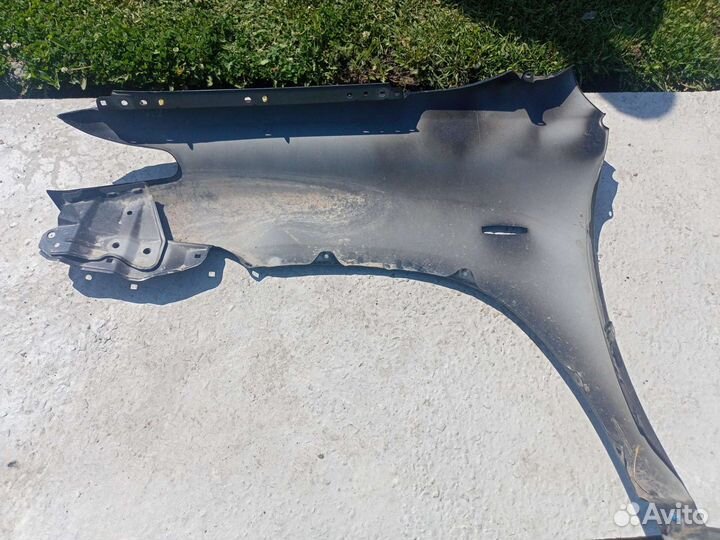 Toyota highlander крыло