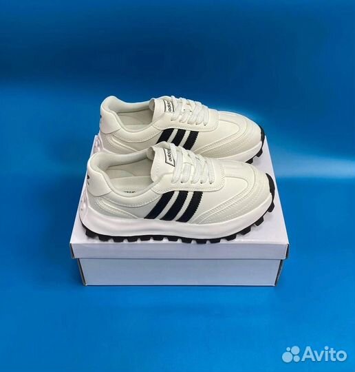 Кроссовки adidas белые