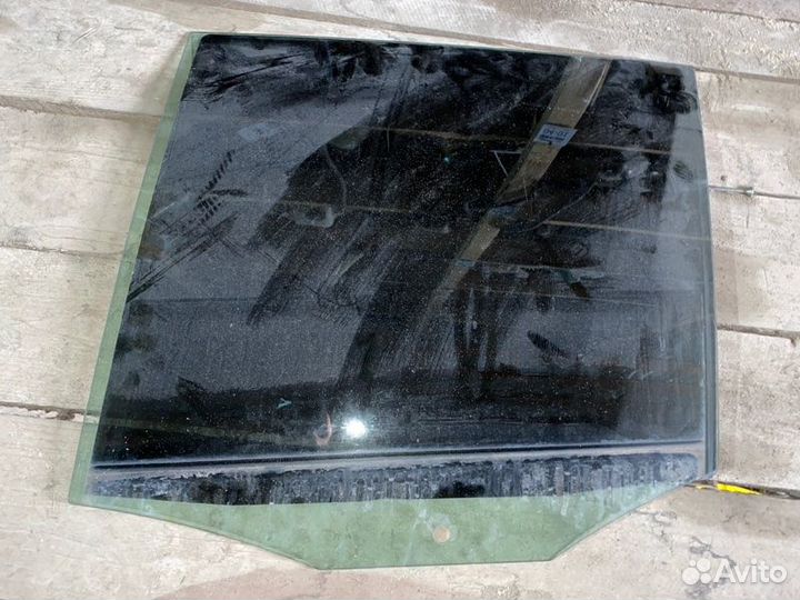 Стекло двери заднее левое Volkswagen Tiguan