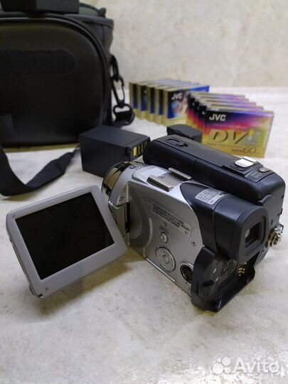 Видеокамера JVC GR-DF420E