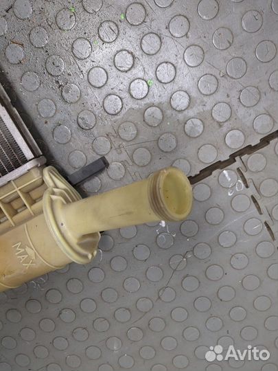 Радиатор охлаждения двигателя Fiat Punto, 2004