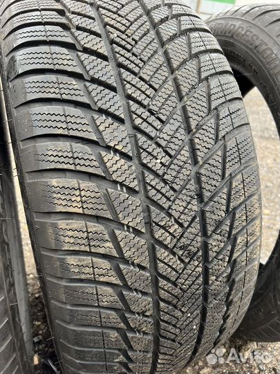 Bridgestone Blizzak LM-001 285/45 R21 113V