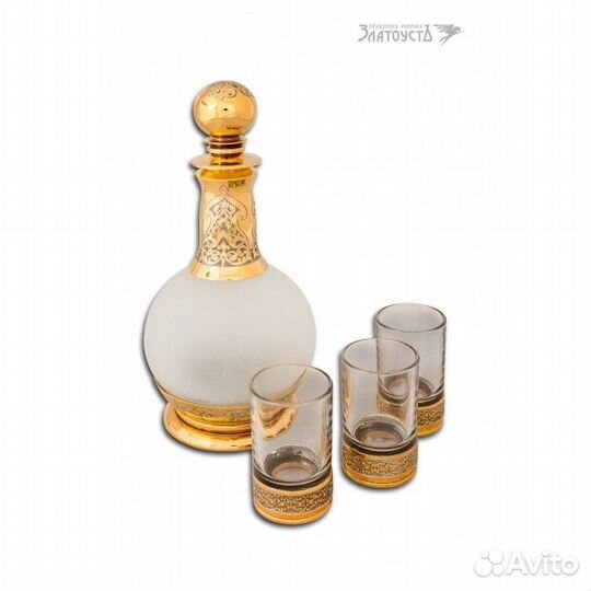 Стопки, графин, поднос золотой