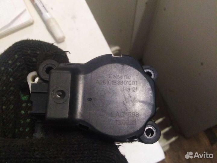 Моторчик заслонки отопителя Renault Fluence