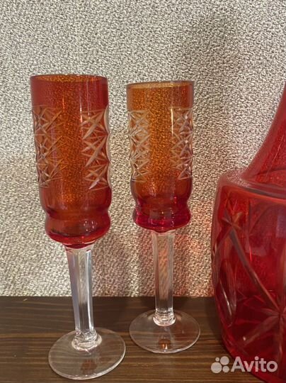 Штоф с рюмками СССР из красного стекла