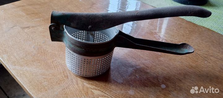 Давилка ручная