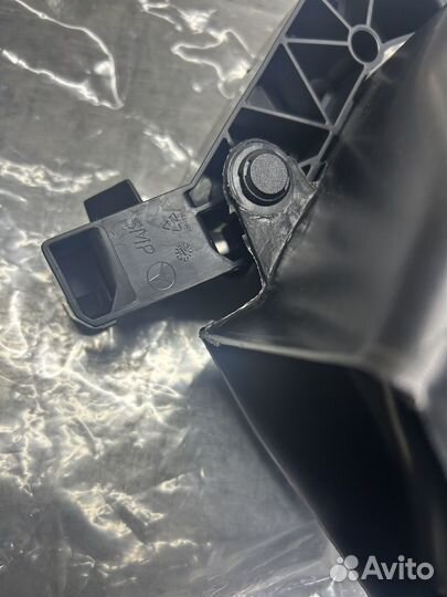 Кронштейн бампера переднего Mercedes V447 W447