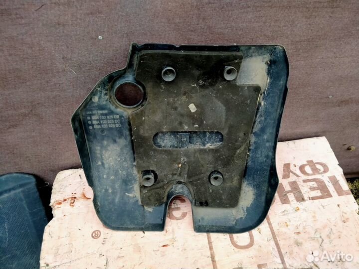 Накладка декоративная на двигатель Skoda Octavia