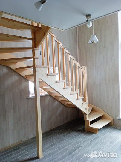 Лестница из дерева в дом