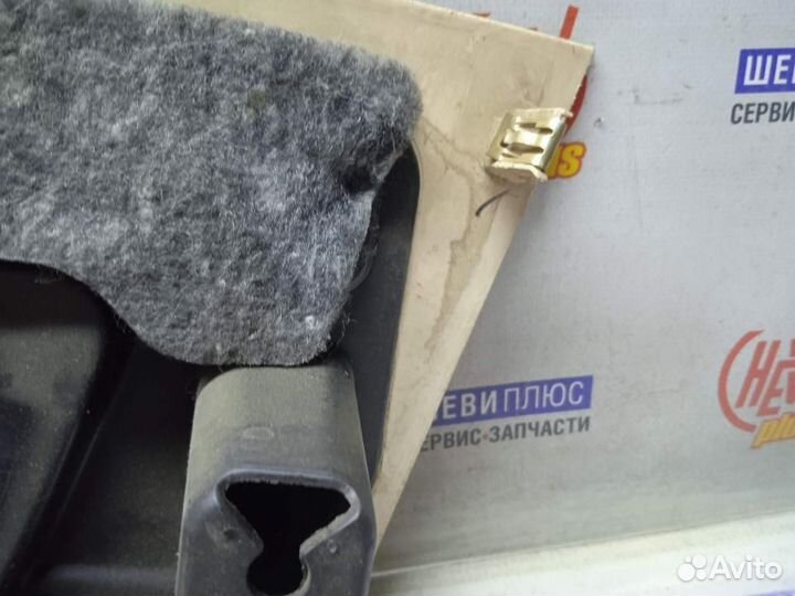 Накладка стойки Cadillac Escalade