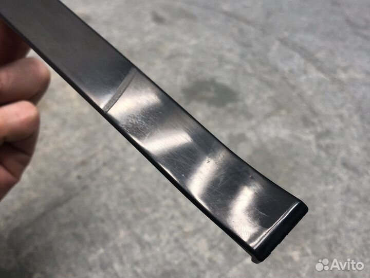 Зад лев молдинг двери Stinger GT