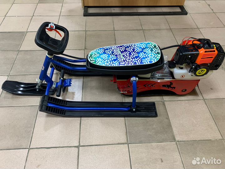 Снегокат с мотором (мотоснегокат)