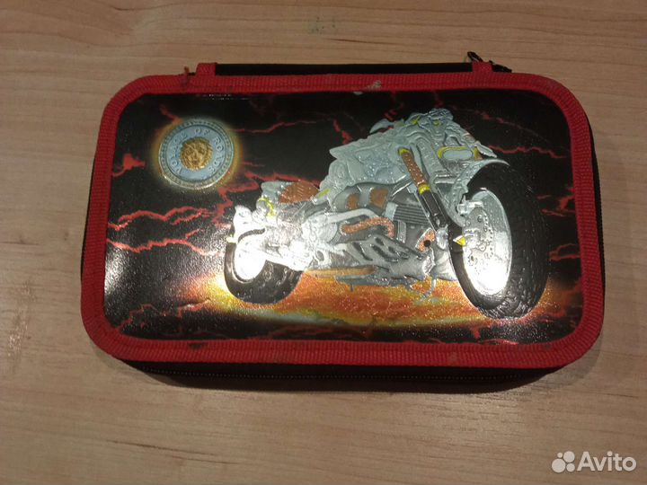 Пенал красный