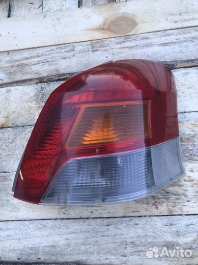 Фонарь задний Тойота Ярис P90