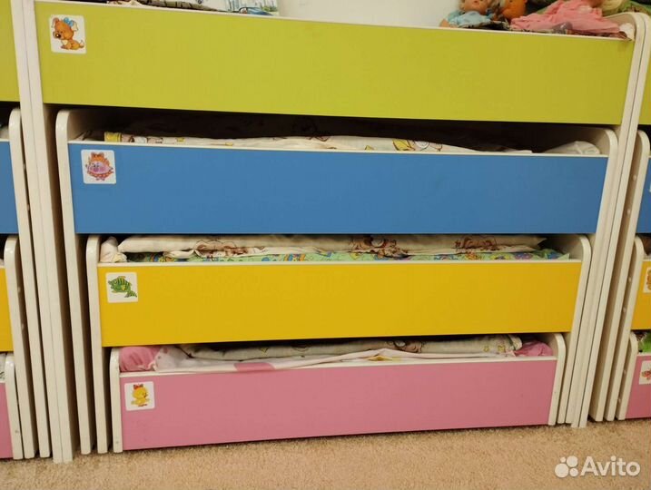 Кровать детская многоярусная. Матрасы одеяла