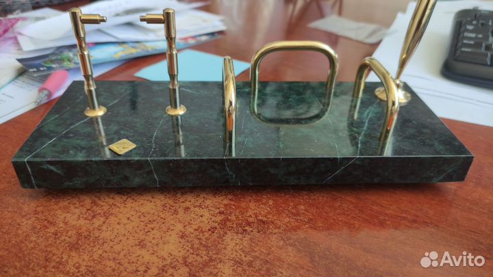 Подставка для канцелярии из змеевика