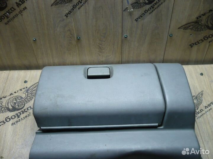 Бардачок Mazda MPV 1