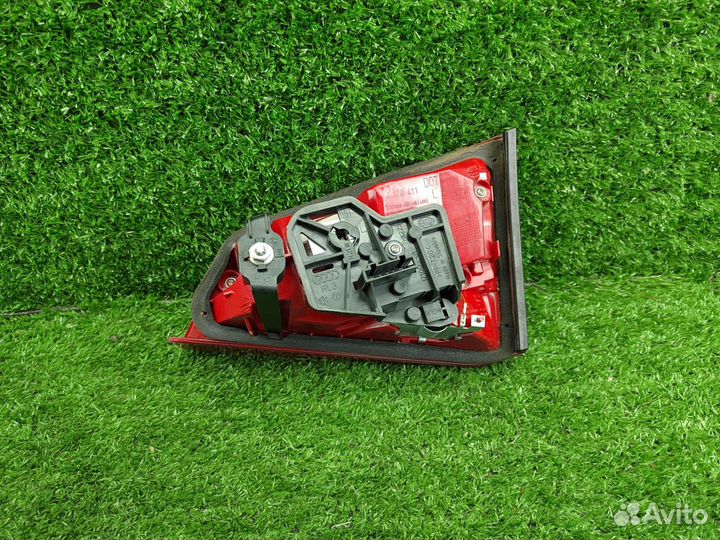 Фонарь задний левый седан VAG Дефект: царапина