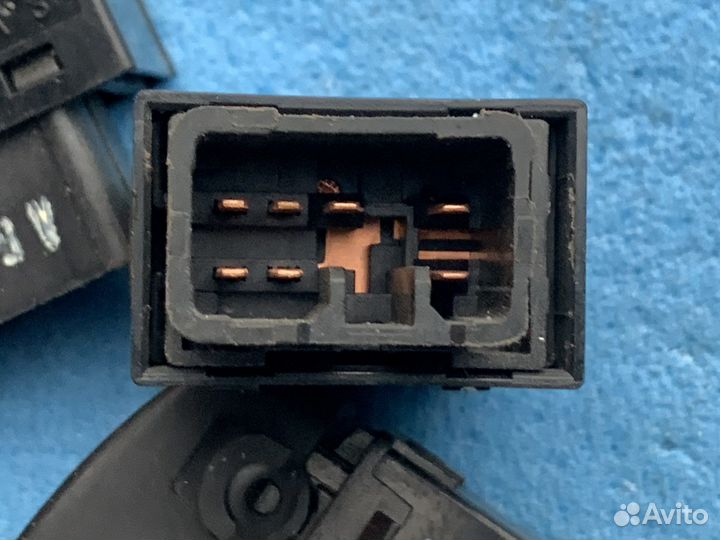 Kia Sorento 2003-2009г кнопка стеклоподъемника