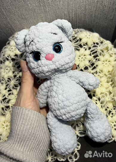 Вязанный котенок