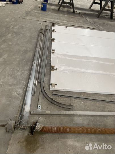 Гаражные секционные ворота