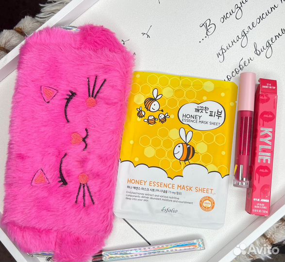 Kylie jenner помада оригинал в косметичке