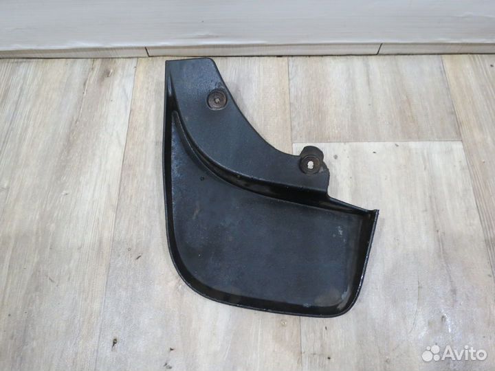 Брызговик задний левый Renault Sandero 2