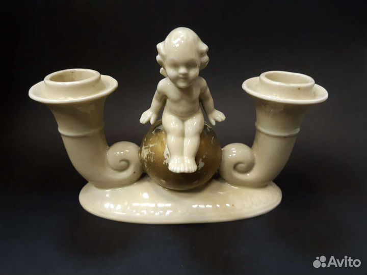 Подсвечник Путти на шаре