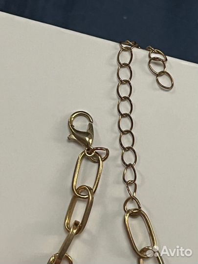 Цепочка золотистого цвета