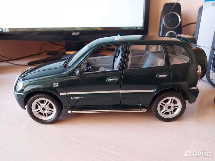 Радиоуправляемая модель JoyToy Chevrolet Niva