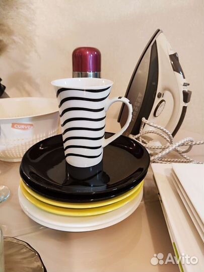 Набор посуды и утюг в одни руки