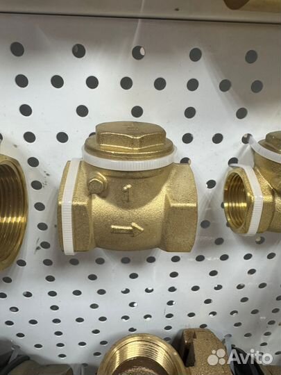 Горизонтальные лепестковые обратные клапана