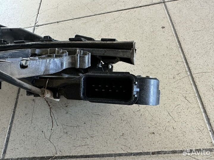 Замок передней левой двери Форд Фокус 2