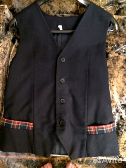Форма для школы- жилетка для мальчика б) у