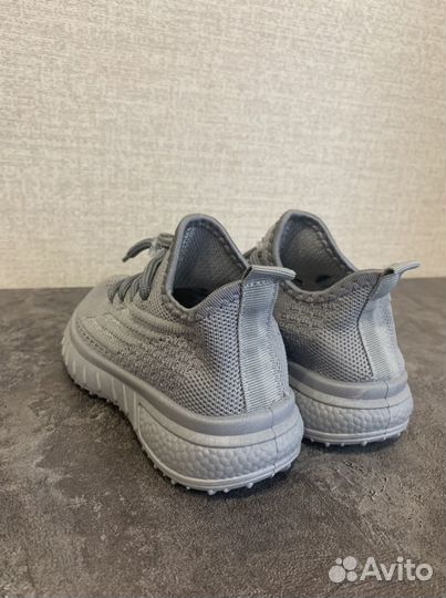 Детские кроссовки yeezy