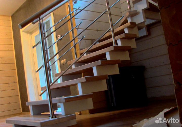 Лестница в дом или квартиру