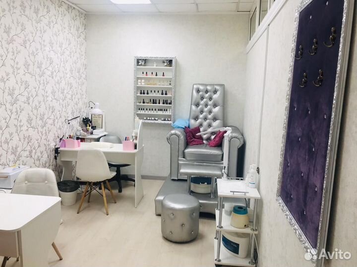 Аренда маникюрного стола и педикюрного кресла