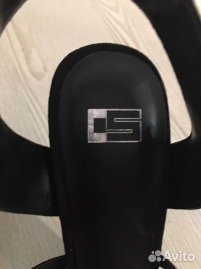 Босоножки на каблуке